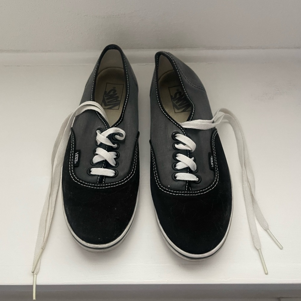 Women’s Authentic Style Vans